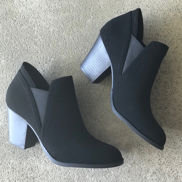 Cityclassified Shoes - 1 Left Black Deluxe Chelsea Heel Booties Size 6.5